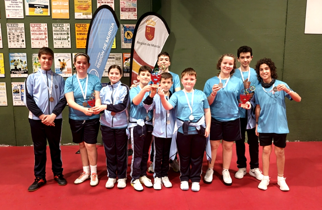 Los equipos benjamn e infantil de La Milagrosa, plata en los regionales de Tenis de Mesa de Deporte Escolar
